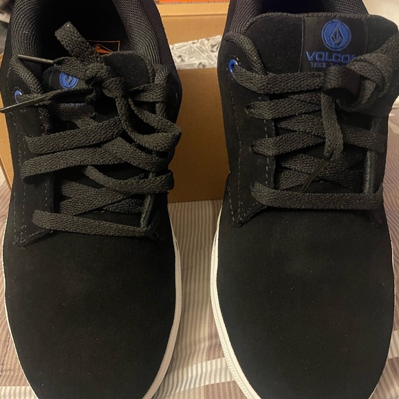 Black Volcom Workwear shoes - Picture 2 of 9